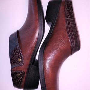 Easy Street Comfort Wave BECCA Clog Brown 9.5M NIB